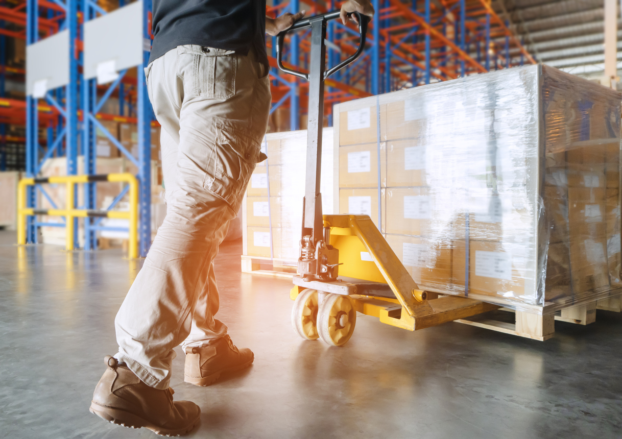 8 Common Warehouse Roles & Their Responsibilities